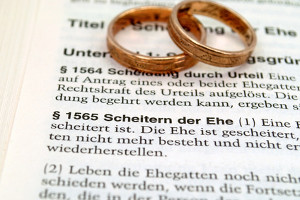 Notarkosten: Die Scheidungsfolgenvereinbarung muss notariell beglaubigt werden, um rechtsgültig zu sein.