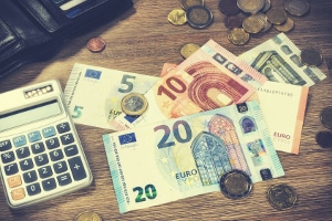 Vor allem durch eine einvernehmliche Scheidung können Sie bei den Scheidungskosten sparen.