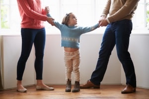 Streit um das Besuchsrecht beim gemeinsamen Kind? Ein Scheidungsanwalt in Neuruppin kann eine Einigung erzielen.