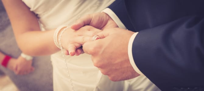 Wie hoch fallen die Gebühren für eine Eheschließung aus?